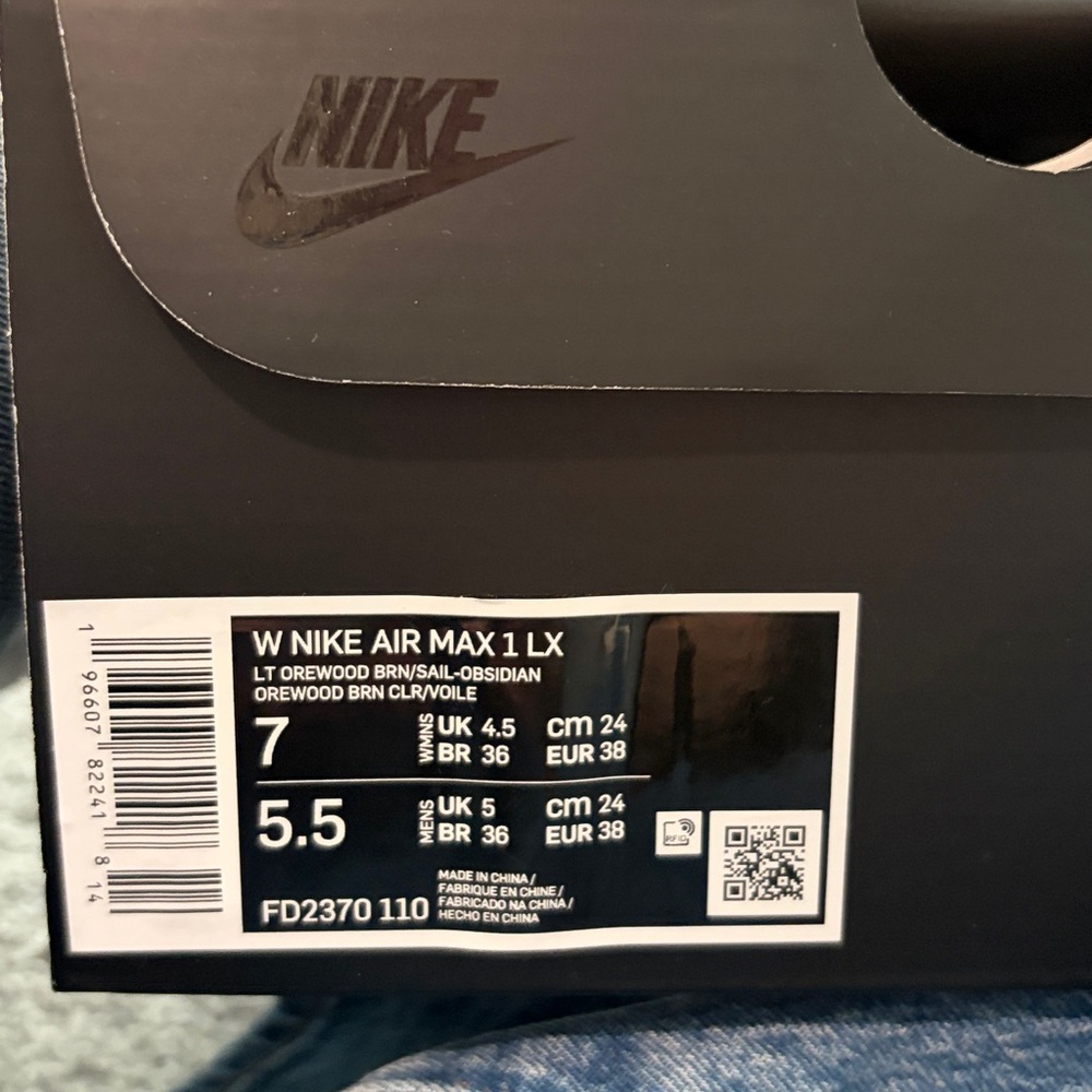Nike Womens Air Max 1 White & Navy Casual Sneakers - Picture 11 of 16